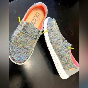 Hey Dude size 7 Wendy Sox in color Peacock Pink